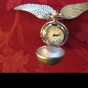 FEATHER PENDANT WATCH / QUARTZ /OPEN AND CLOSES